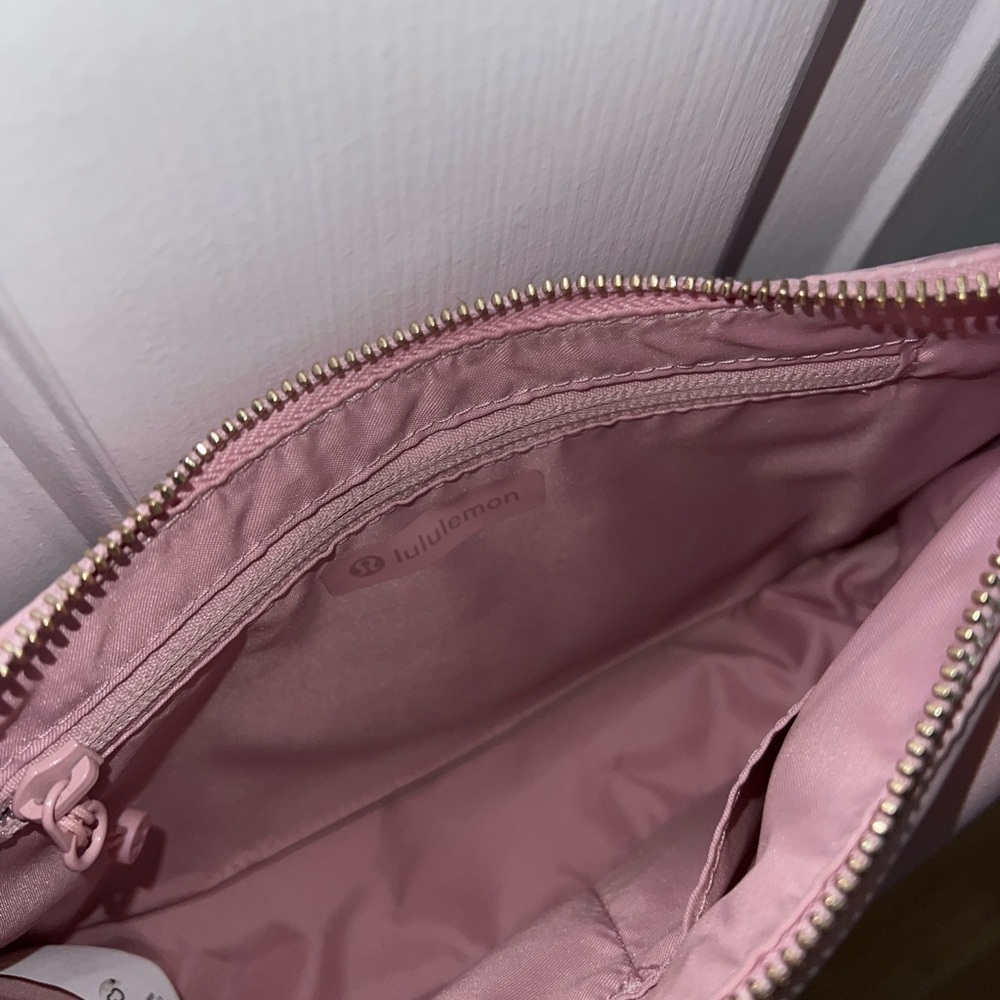 Lululemon City Essentials Small Shoulder Bag 3L in Pink Haze - Picture 4 of 4